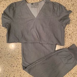 Scrub set